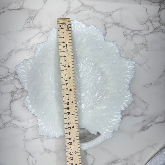 Vintage Fenton Milk Glass Leaf Serving Dish Handle 50s Art Glass Serving Platter - Picture 10 of 12